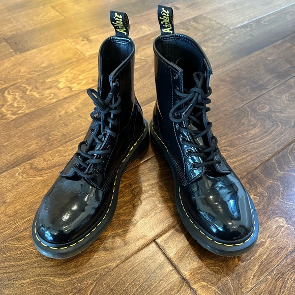 DR. MARTENS WOMEN’ lS 1460 W PATENT LEATHER BOOTS| SIZE 9| EXCELLENT CONDITION - Picture 4 of 9